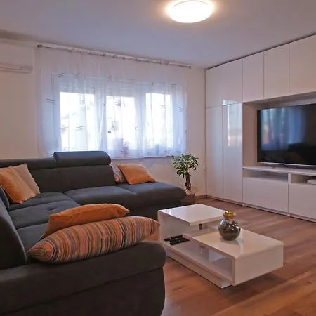 House Bonita Pula